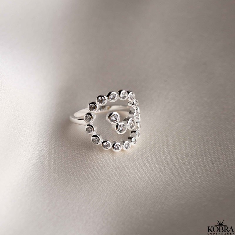 "Pool" skn slvring med hvide zirkonia sten