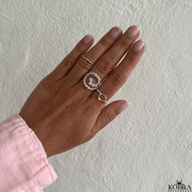 "Zoe" wavy s�lv ring
