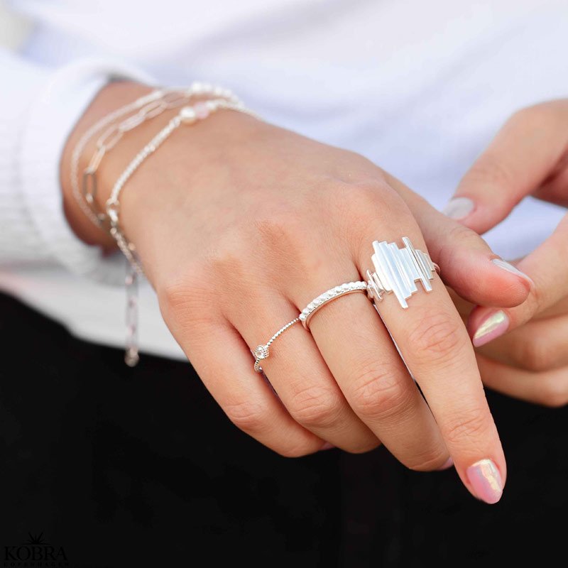 "Jemma" slv ring med hvid hjertesten