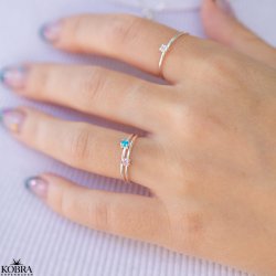 "Aurora" fin slvring med lille bl sten