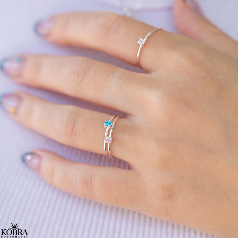 "Aurora" fin slvring med lille bl sten