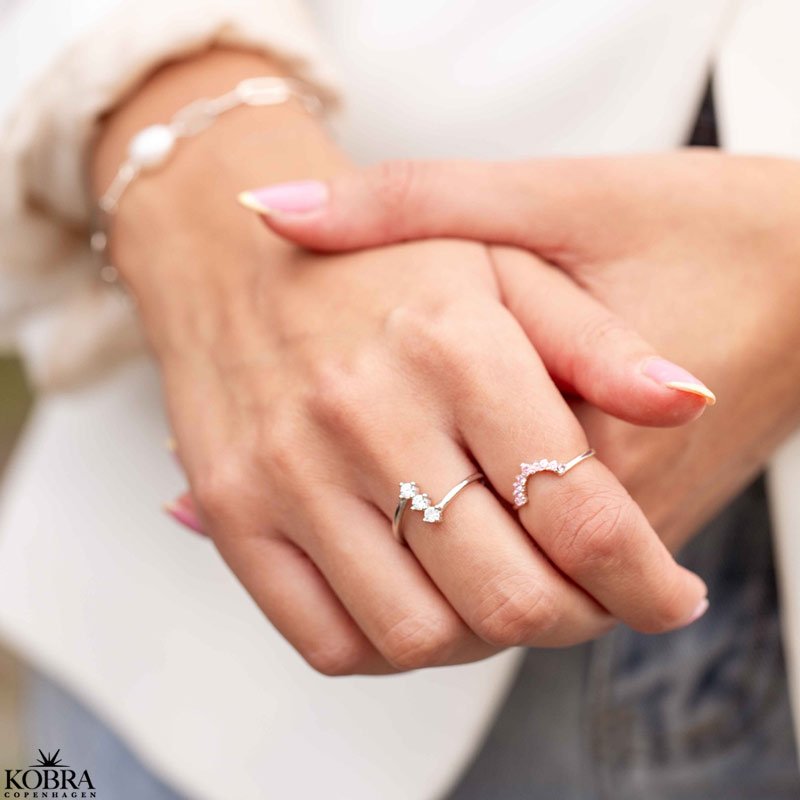 "Ellaine" smuk slv ring med 3 sten 