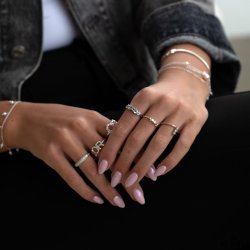 "Romina" Slv ring spkket med hvide sten