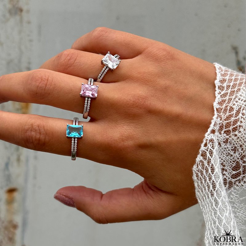 "Vanity" smuk prinsesse slv ring med lyserd zirkonia sten