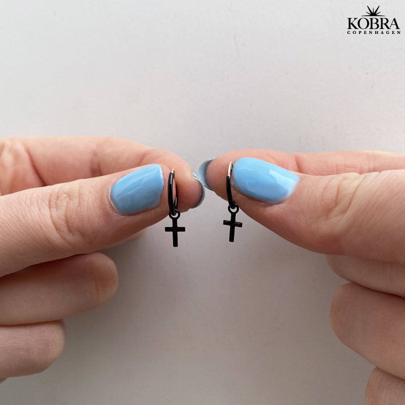 "Noir" kors reringe i sort emalje