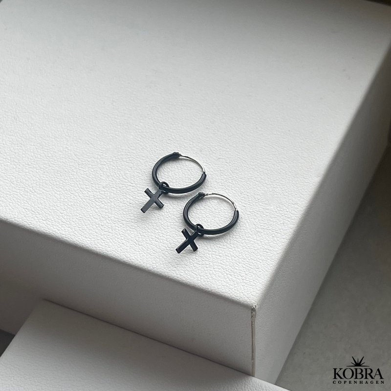 "Noir" kors reringe i sort emalje