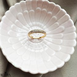 "Sparkling" guld ring med hvide sten