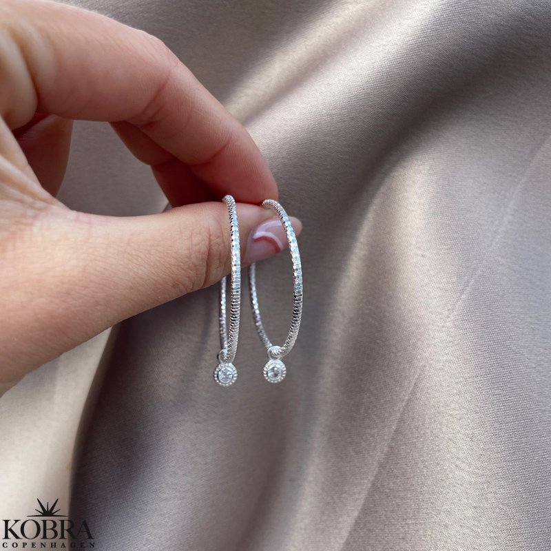 "Stacy" slv hoops med vedhng