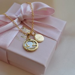 "Stargate" guld halsk�de med dit stjernetegn og lille ID tag inklusiv gravering