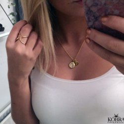 "Stargate" guld halskde med dit stjernetegn og lille ID tag inklusiv gravering