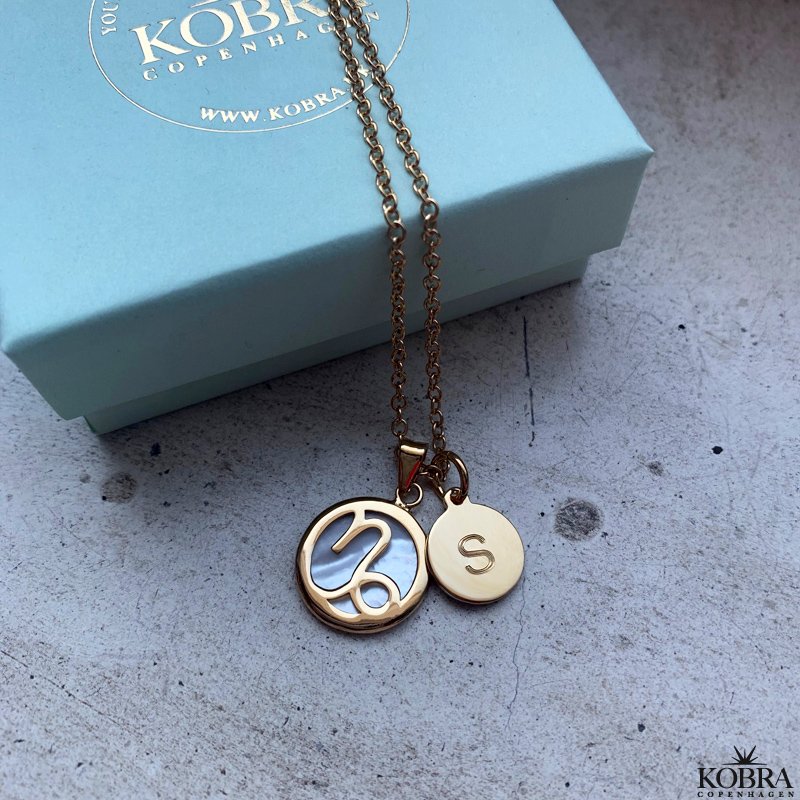 "Stargate" guld halskde med dit stjernetegn og lille ID tag inklusiv gravering