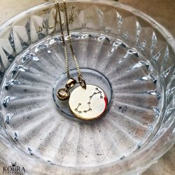 "Zodiac" stjernetegnshalskde med sten i 18 karat forgyldt