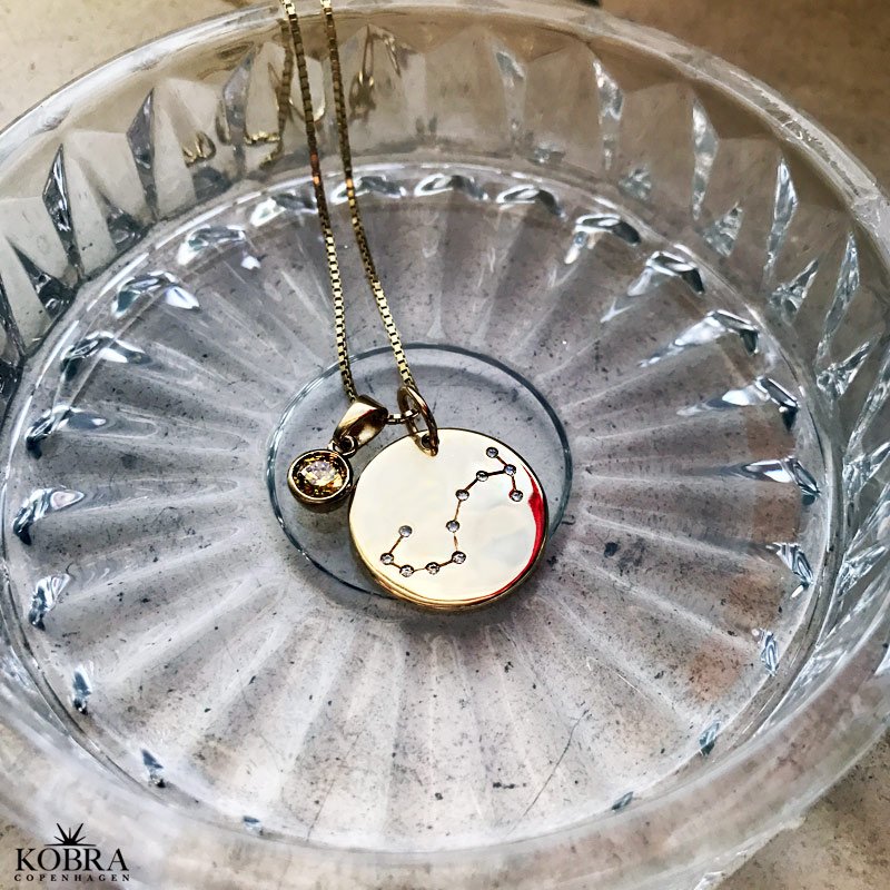 "Zodiac" stjernetegnshalskde med sten i 18 karat forgyldt