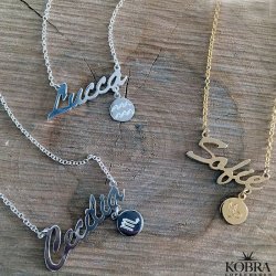 Namnhalsband i sterlingsilver med ditt eget stjärntecken