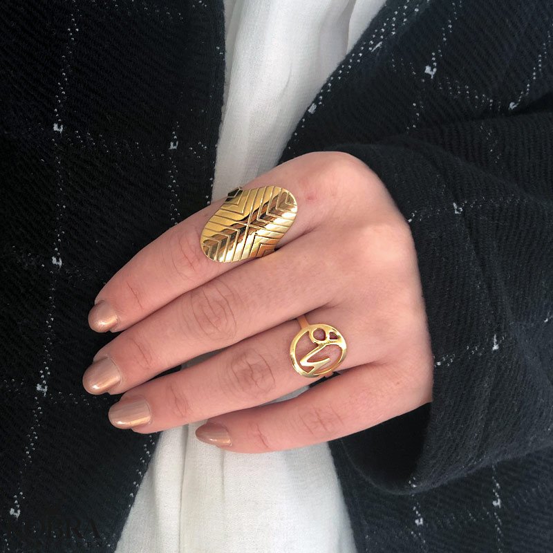 "Victory" hndlavet oval 18 karat forgyldt V ring