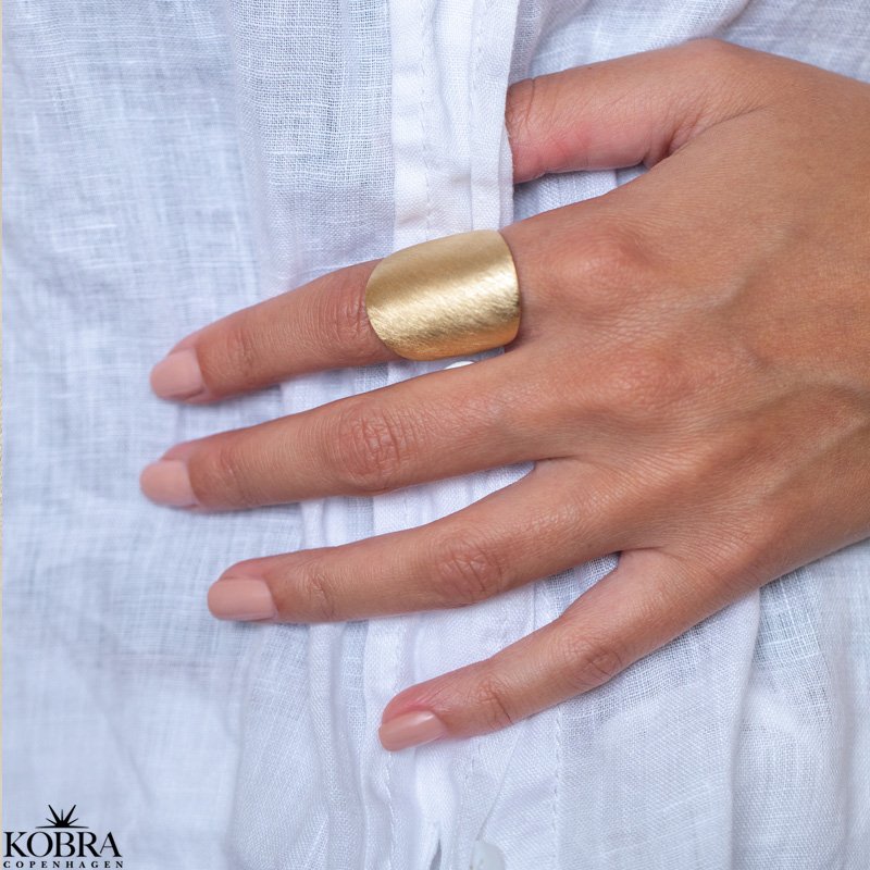 "Harvey stor bred gullring i matt design