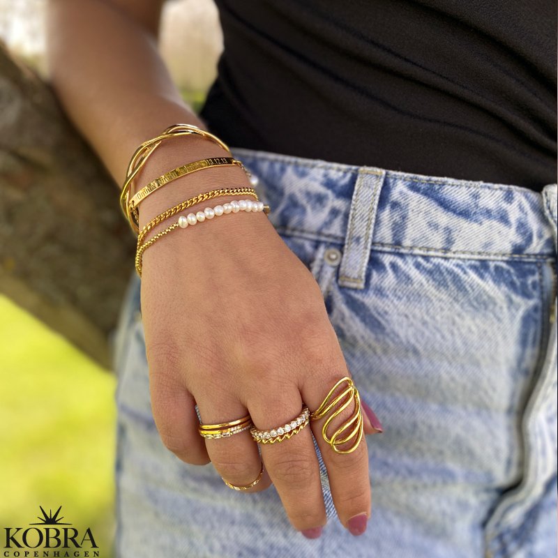 "Montana" 18 karat forgyldt armbnd / armlet med plade og hvid ferskvandsperle, inklusiv gravering