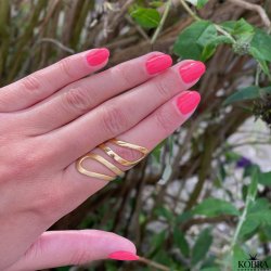 "Stroke" stor guld ring i smukt design