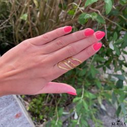 "Stroke" stor guld ring i smukt design