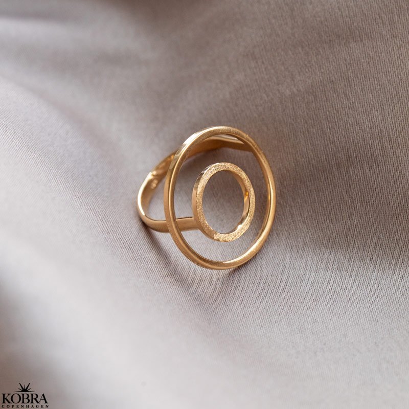 "Monni" stor statement ring i guld med cirkler