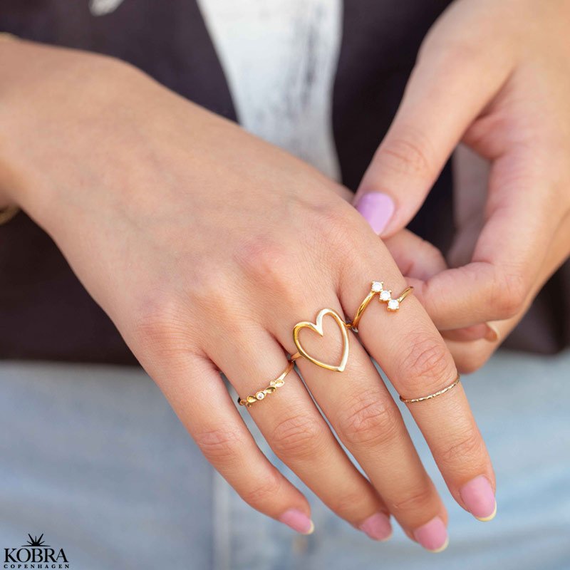  "Ellaine" beautiful unique gold ring with 3 stones