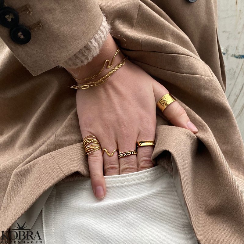 "Billie" guld ring i "panzerkde"