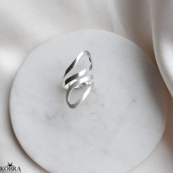"Stroke" stor sølv ring i smukt design