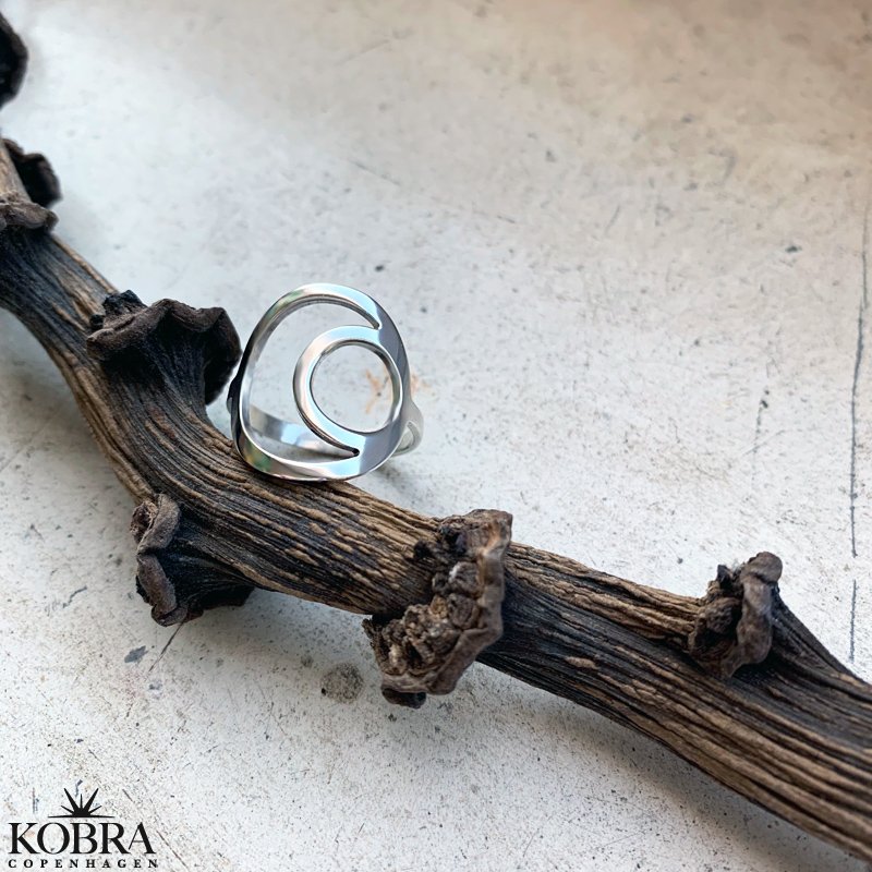 "Rio" unique circle silver ring