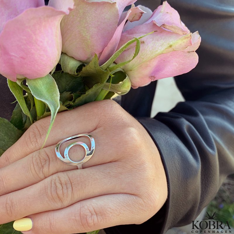 "Rio" unique circle silver ring