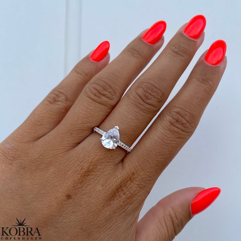 "Evelyn" slv ring med stor drbeformet sten 