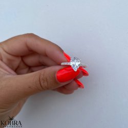 "Evelyn" silver ring with large teardrop-shaped stone