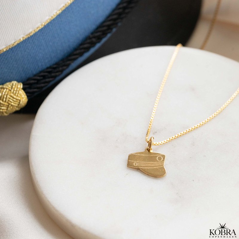 Studenterhue i guld med gravering