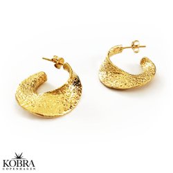 "Nicole" 18 karat forgyldte creoler i hammerslet design