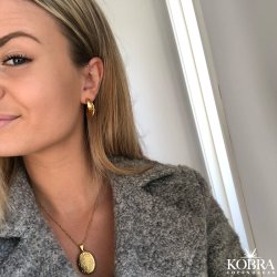 "Nicole" 18 karat forgyldte creoler i hammerslet design