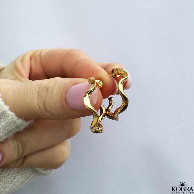 "Maxine" 18 karat forgyldte reringe med et twist!