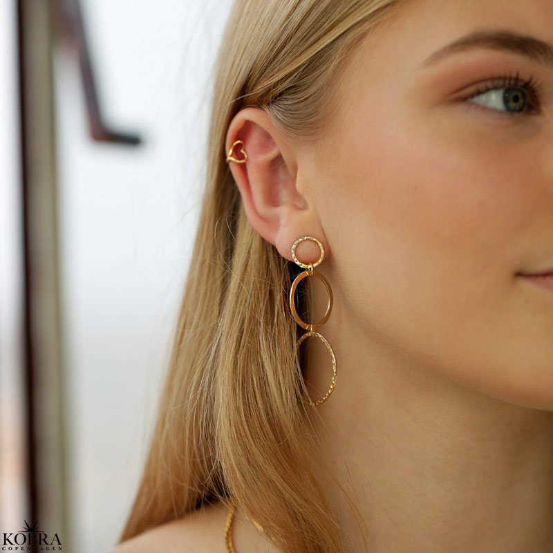 "Cecilia" store guld reringe med guld ringe