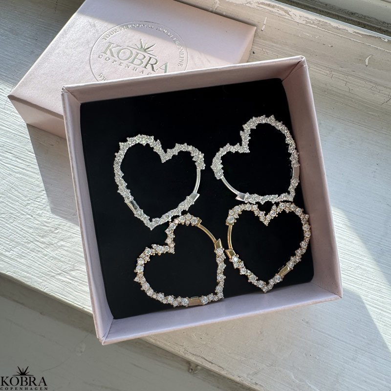 "Mikami" store guld hjerte reringe med hvide sten