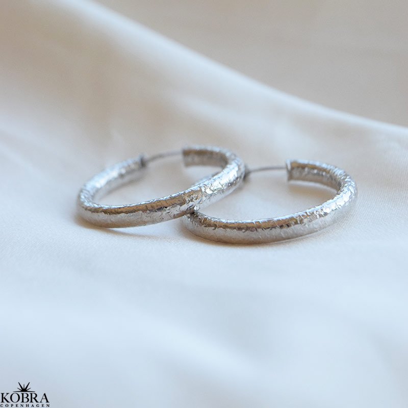 "Manilla" store chunky slv hoops med mnster