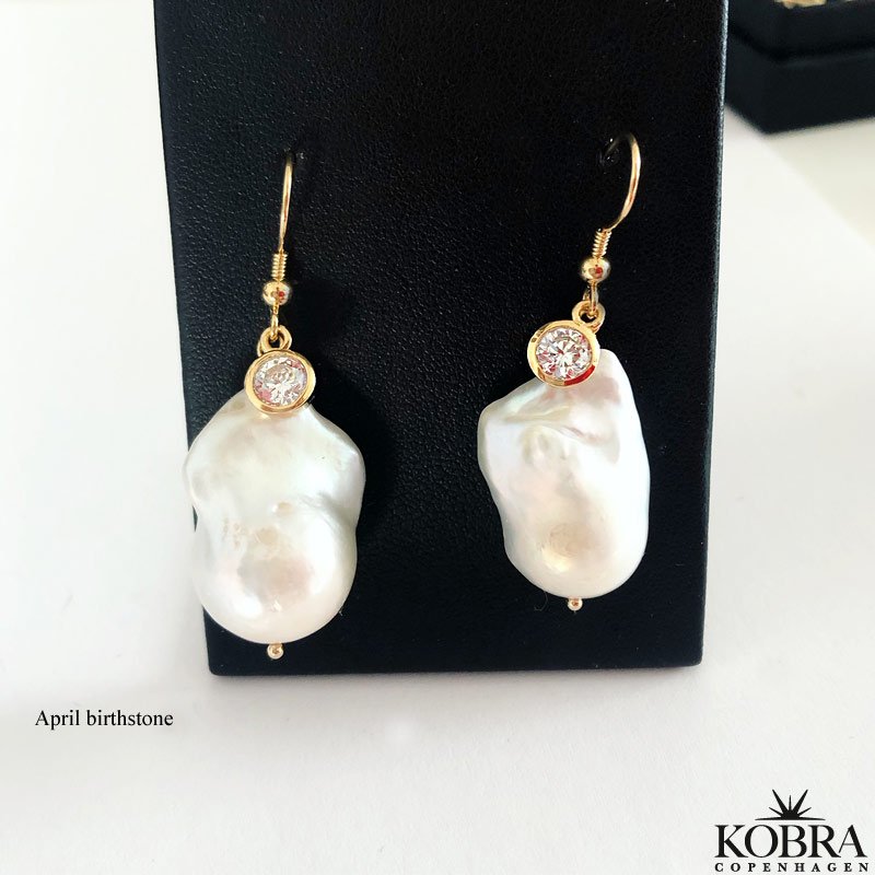 "Maggie" store ferskvandsperler øreringe med birthstone 18 karat forgyldte