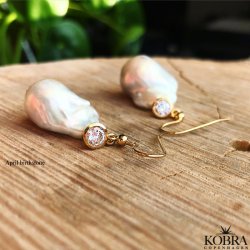 "Maggie" store ferskvandsperler øreringe med birthstone 18 karat forgyldte