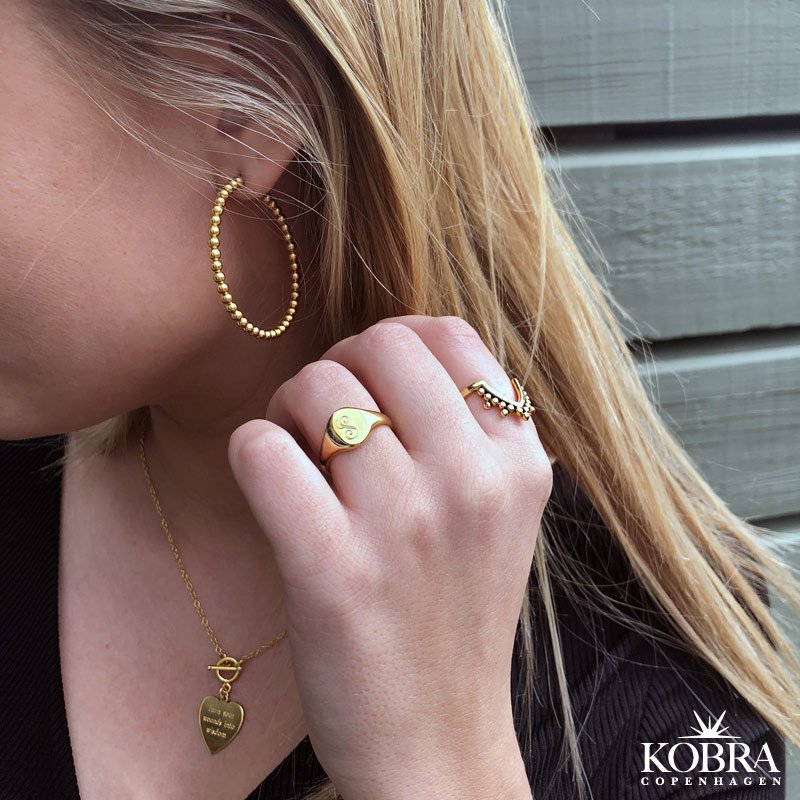 "Melba" hjerte halskde i guld inklusiv gravering med bidsells