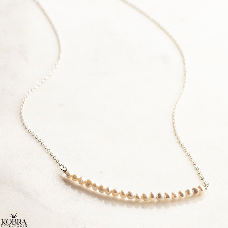 "String" silverprlhalsband med kta vita stvattensprlor