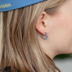 "Mikami" sm� guld hjerte �reringe med bl� sten