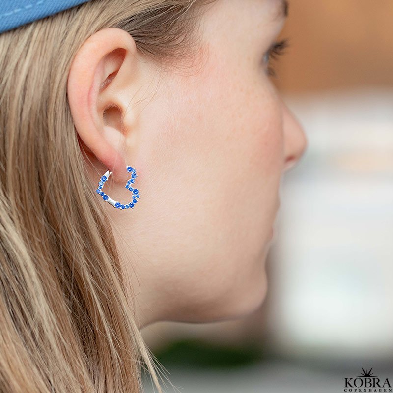 "Mikami" sm� s�lv hjerte �reringe med bl� sten