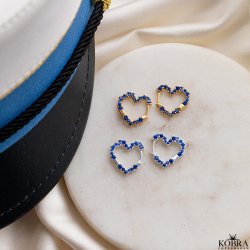 "Mikami" sm� guld hjerte �reringe med bl� sten