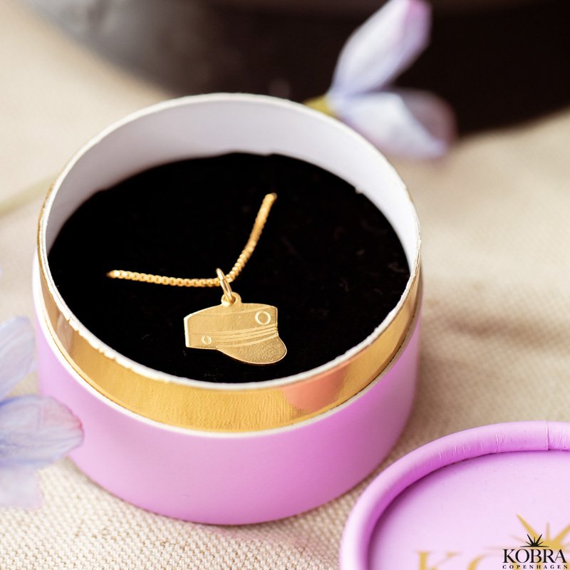 Studenterhue i guld med gravering