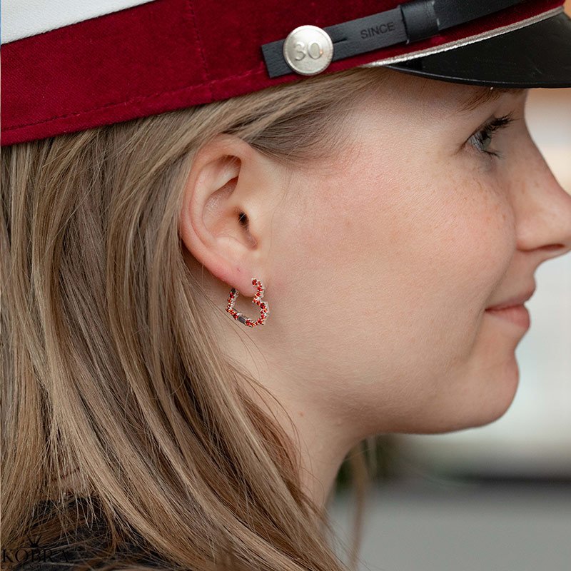 "Mikami" sm� s�lv hjerte �reringe med r�de sten