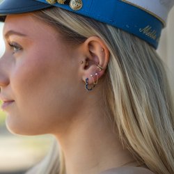 "Mikami" sm� forgyldte hjerte �reringe med r�de eller bl� sten