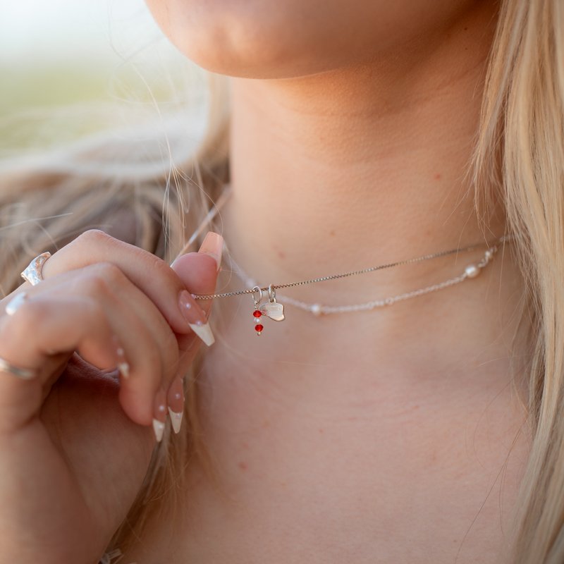 Studenter halsk�de i s�lv med mini hue og R�d eller Bl� vedh�ng 