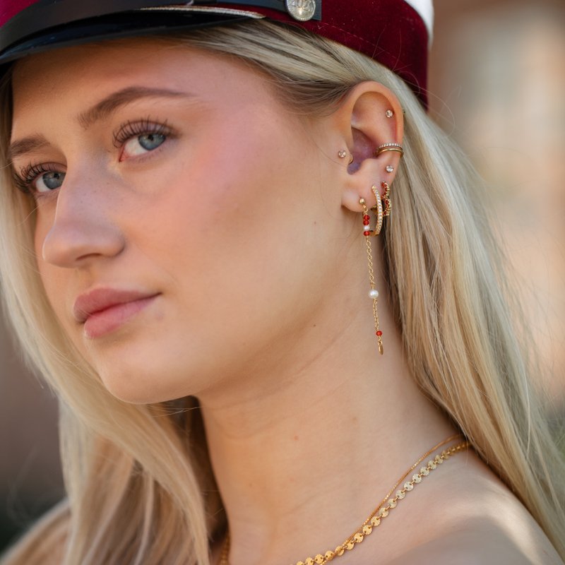 "Elina" guld �reringe til Studenten med r�de og hvide perler